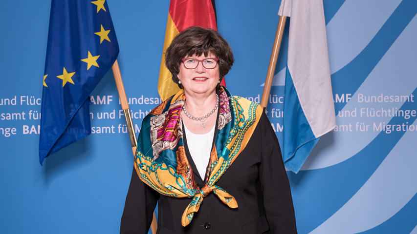 Portraitfoto einer Frau (Quelle: BAMF) Portraitfoto einer Frau